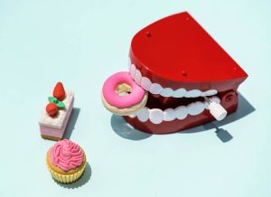 decoracion-en-clinicas-dentales-dentadura-juguete