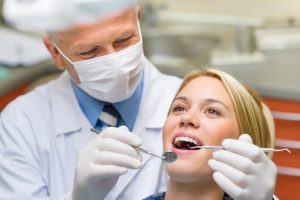 directorio-de-dentistas-mujer-contenta-768x511